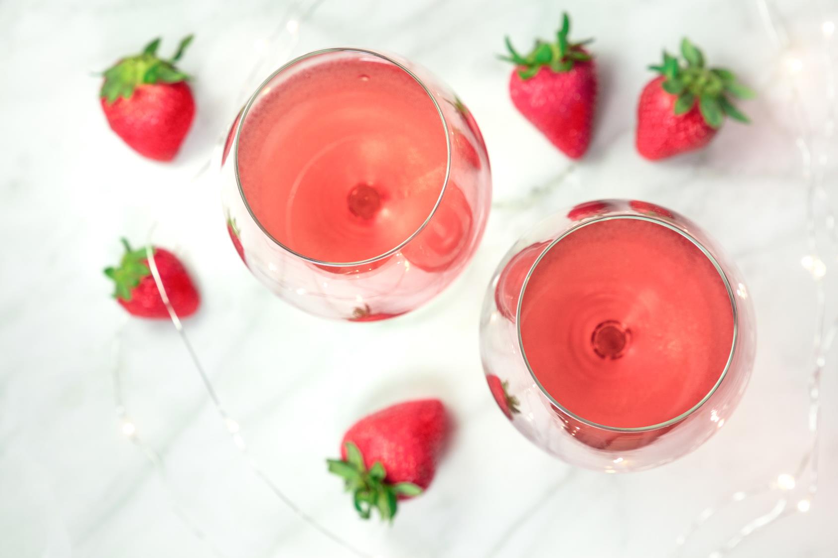 Bio Erdbeer Likör – harmonisch fruchtig-aromatisch mit 20 % Bio Saft