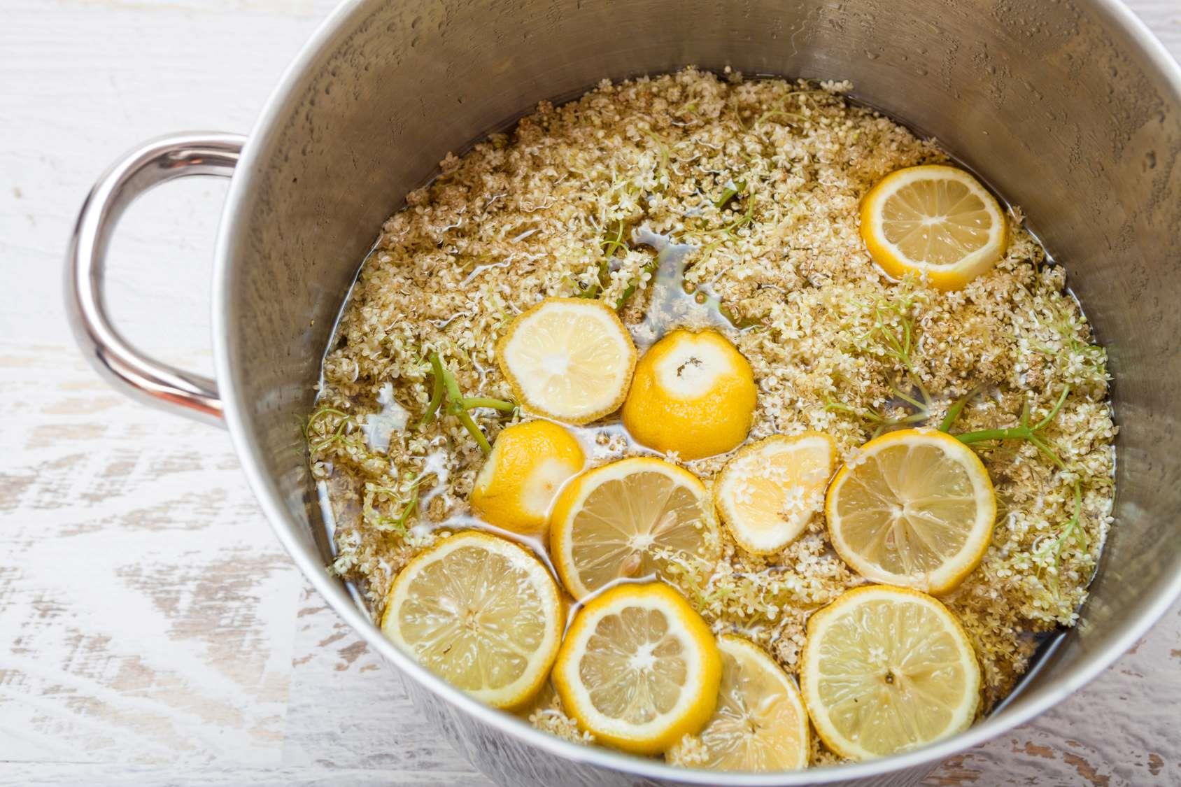 Bio Holunderblüten-Likör – aromatisch blumig & frisch